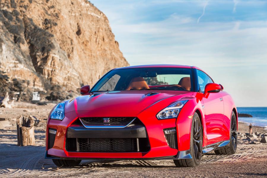  Nissan GT-R 2016 года  (US) (фото 7 из 57)